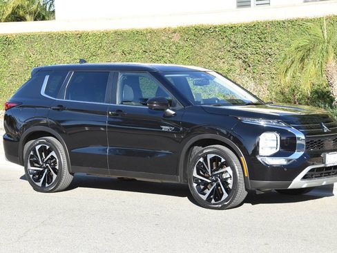 Used 2023 Mitsubishi Outlander SE image 13