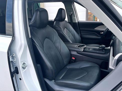 Used 2024 Toyota Grand Highlander Limited image 7