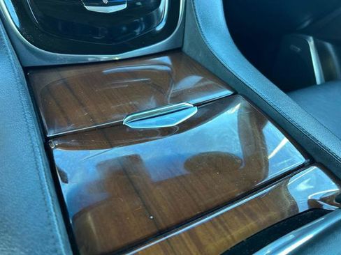 Used 2017 Cadillac Escalade ESV Luxury image 34