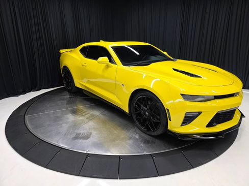 Used 2017 Chevrolet Camaro SS RWD image 17