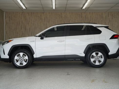 Used 2021 Toyota RAV4 LE AWD/4WD image 5
