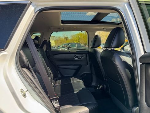 Used 2024 Nissan Rogue Platinum w/ Platinum Premium Package AWD/4WD image 14