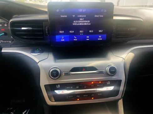 Used 2020 Ford Explorer XLT image 24