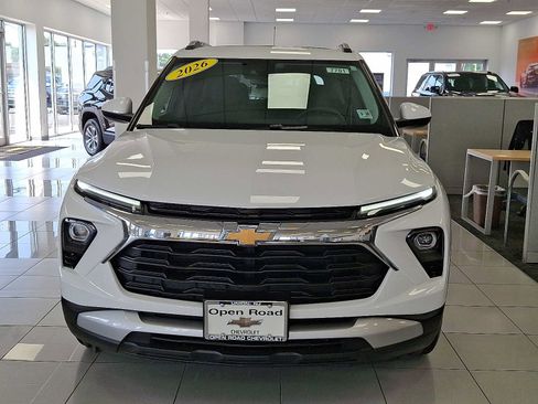 Used 2026 Chevrolet TrailBlazer LT w/ Convenience Package FWD image 2
