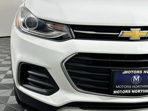 Used 2018 Chevrolet Trax LT w/ LT Convenience Package image 3