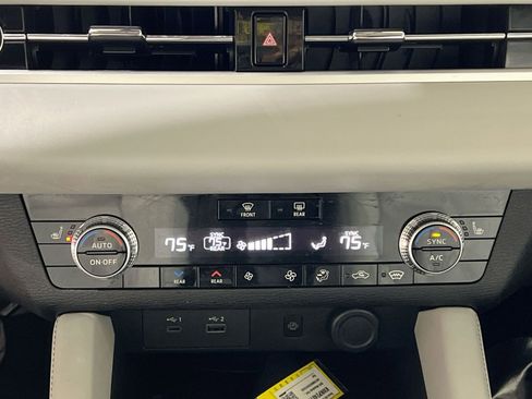 Used 2024 Mitsubishi Outlander SEL image 20