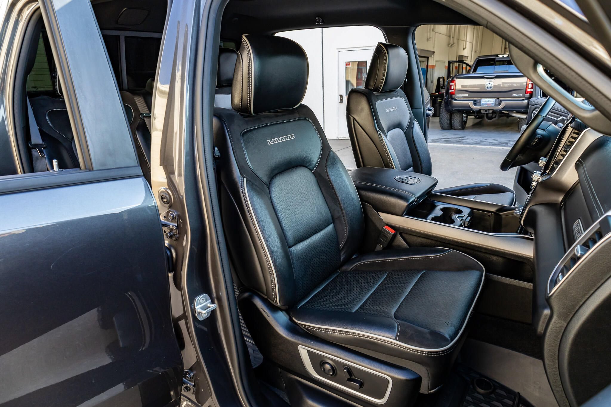 Used 2023 RAM 1500 Laramie AWD/4WD image 32