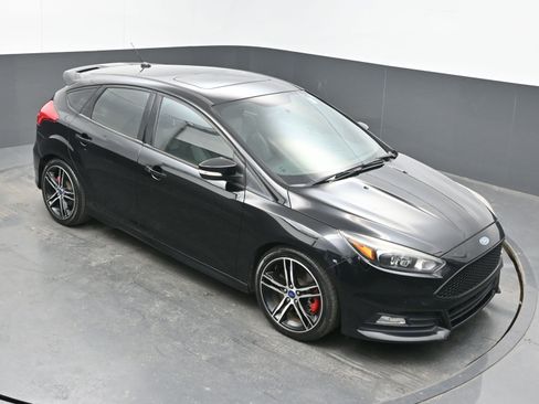 Used 2016 Ford Focus ST w/ Equipment Group 401A image 28