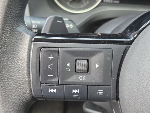 Used 2022 Nissan Rogue SV image 26