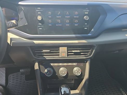 Used 2023 Volkswagen Taos SE w/ Panoramic Sunroof Package FWD image 19