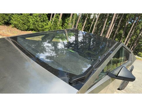 Used 2025 Tesla Cybertruck AWD Crew Cab image 10