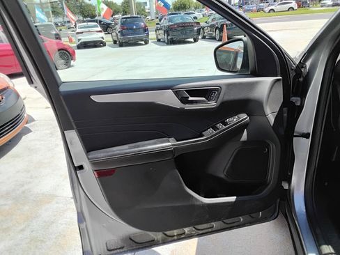 Used 2022 Ford Escape SE image 17