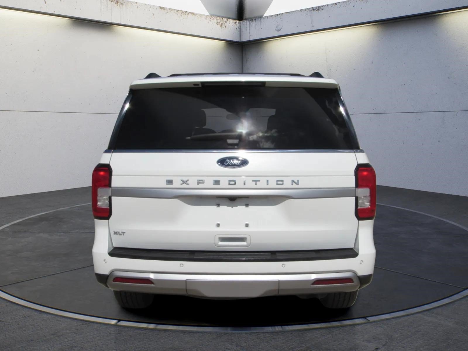 Used 2022 Ford Expedition XLT AWD/4WD image 7