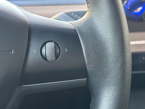 Used 2021 Tesla Model Y Long Range image 27