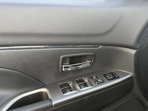 Used 2024 Mitsubishi Outlander Sport SE image 9