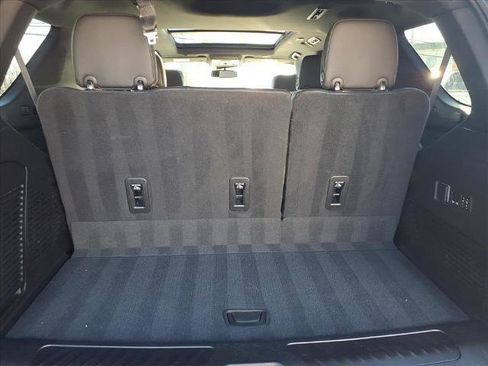 Used 2023 GMC Yukon SLT w/ SLT Luxury Package image 14