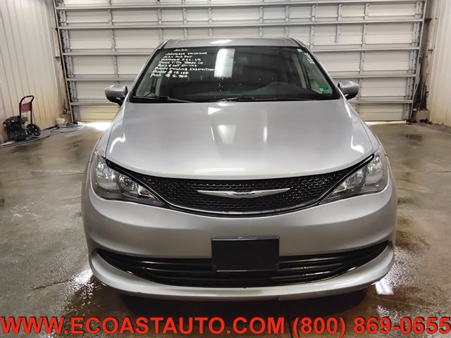 Used 2020 Chrysler Voyager L FWD image 7