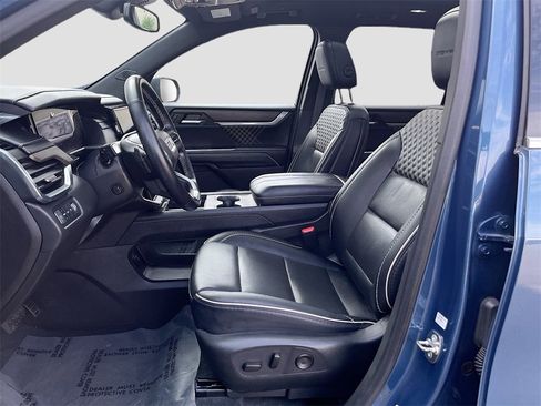 Used 2024 GMC Acadia Denali image 22