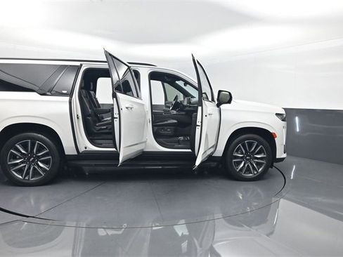 Used 2022 Cadillac Escalade ESV Sport image 41