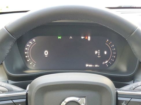 Certified 2023 Volvo XC40 B5 Ultimate w/ Protection Package Premier AWD/4WD image 24