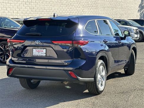 Used 2023 Toyota Highlander LE image 4