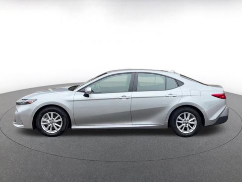 Used 2025 Toyota Camry LE image 9
