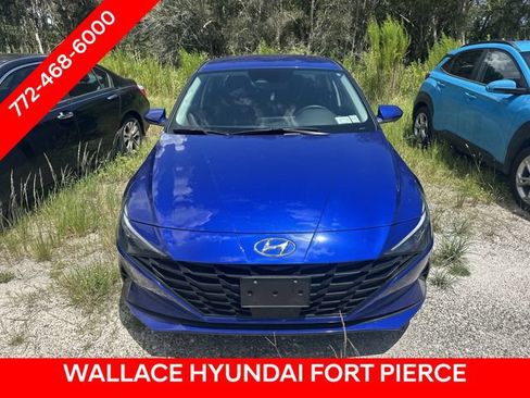 Used 2023 Hyundai Elantra SEL w/ Convenience Package FWD image 2