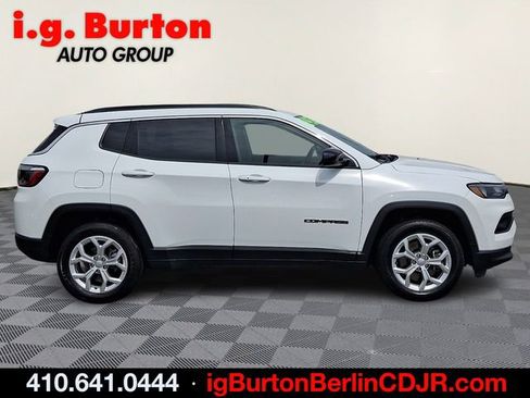Used 2024 Jeep Compass Latitude AWD/4WD image 7