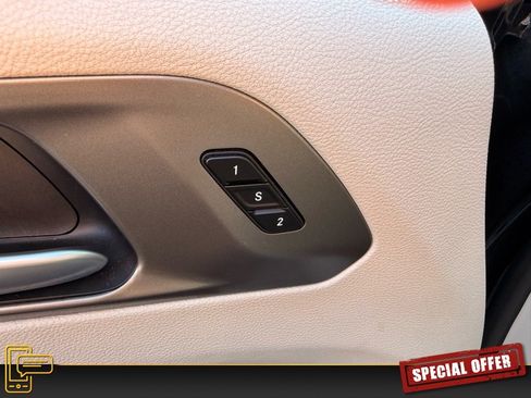 Used 2024 Chrysler Pacifica Touring-L image 16