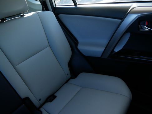 Used 2018 Toyota RAV4 Limited image 21