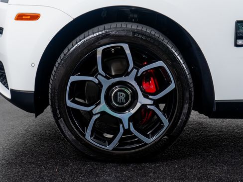 Used 2023 Rolls-Royce Cullinan Black Badge image 18