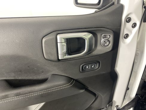 Used 2023 Jeep Wrangler Unlimited Sahara AWD/4WD image 13