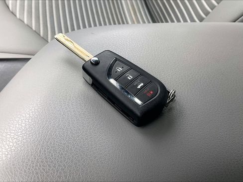 Used 2023 Toyota Camry SE image 14