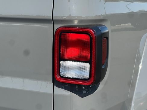 Used 2021 Jeep Gladiator Sport AWD/4WD image 27