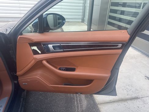 Used 2019 Porsche Panamera 4 image 14
