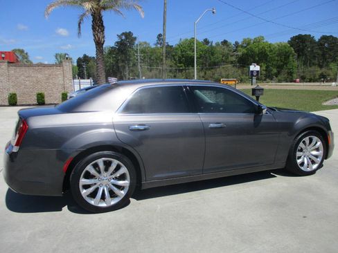 Used 2018 Chrysler 300 Limited w/ Safetytec Plus Group image 12