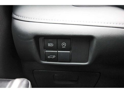 Used 2024 Toyota Highlander XLE FWD image 20