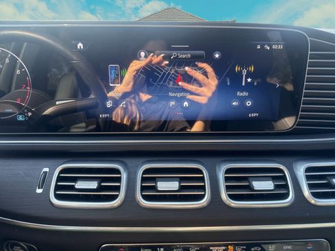 Used 2024 Mercedes-Benz GLE 350 4MATIC image 11