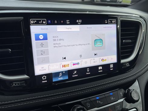 New 2026 Chrysler Pacifica Select image 30