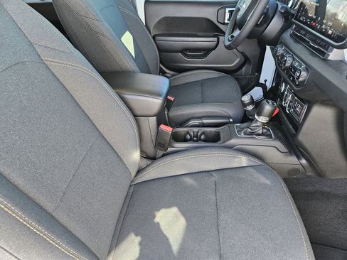 Used 2024 Jeep Wrangler Unlimited w/ Convenience Group image 10