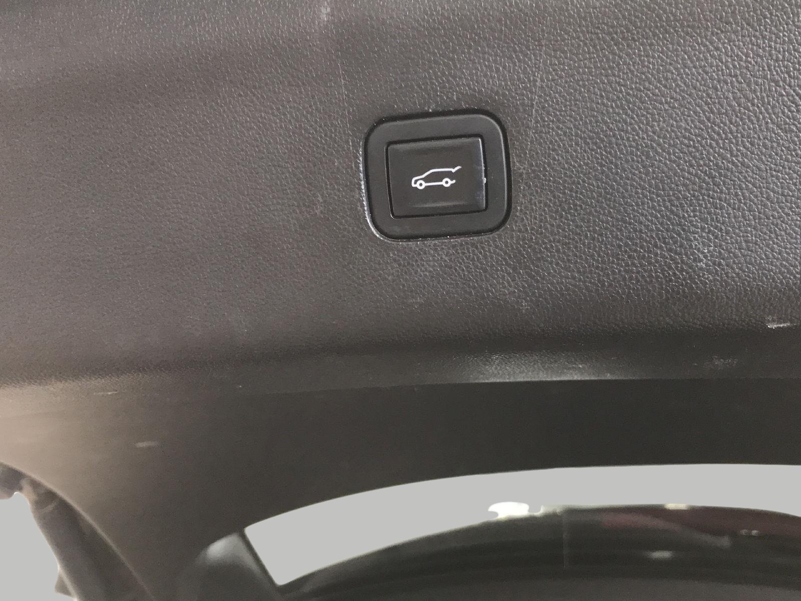 Used 2020 Buick Enclave Essence w/ Sound and Sites Package AWD/4WD image 14