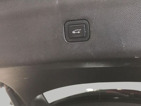 Used 2020 Buick Enclave Essence w/ Sound and Sites Package AWD/4WD image 14