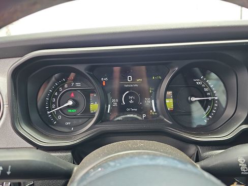 Used 2024 Jeep Wrangler Unlimited Sahara AWD/4WD image 10