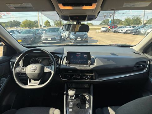 Used 2025 Nissan Rogue SV FWD image 34