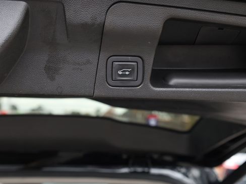 Used 2023 GMC Acadia SLT image 6