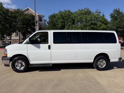 Used 2019 Chevrolet Express 3500 LT w/ LT Preferred Equipment Group RWD image 4