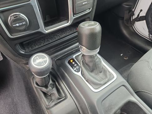 Used 2020 Jeep Wrangler Unlimited Sport AWD/4WD image 27