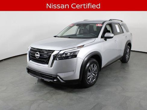 Certified 2025 Nissan Pathfinder SV FWD image 2