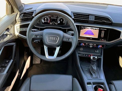 Used 2025 Audi Q3 2.0T Premium w/ Convenience Package image 5