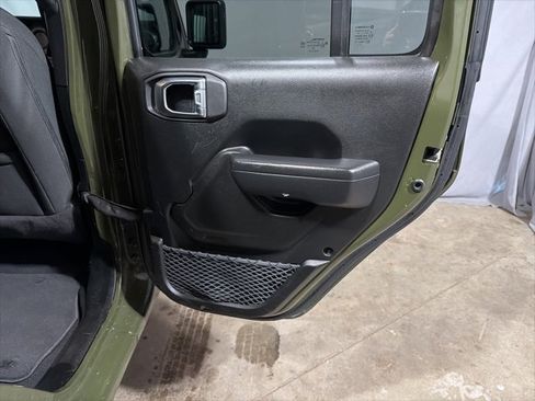 Used 2023 Jeep Gladiator Sport image 11